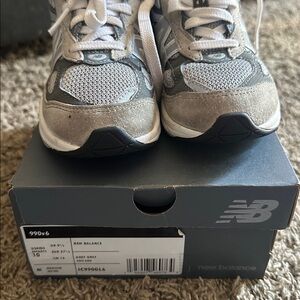 New Balance 990v6 Gray and White Sneakers